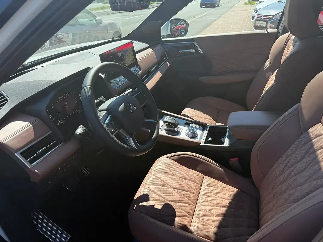 Mitsubishi Outlander - Thumbnail 8
