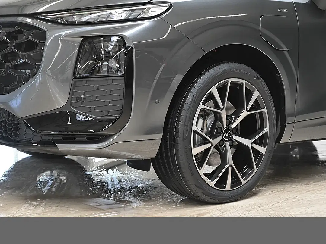 Audi Q3 - Thumbnail 5