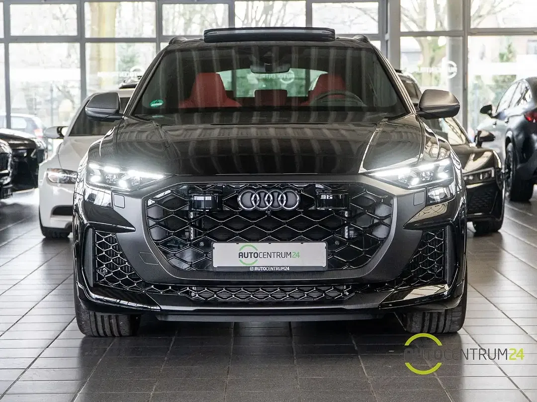 Audi RS Q8 - Thumbnail 3