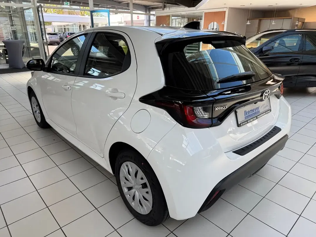Toyota Yaris - Thumbnail 4