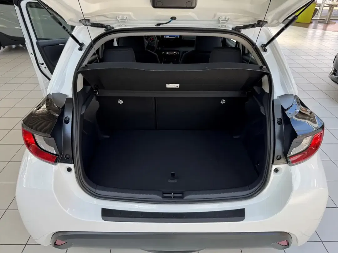 Toyota Yaris - Thumbnail 6