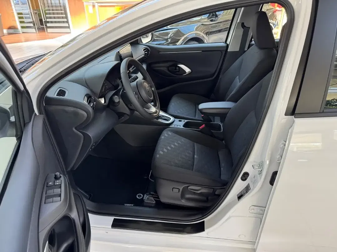 Toyota Yaris - Thumbnail 7