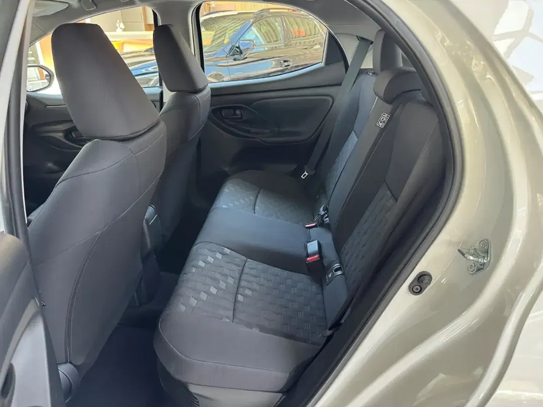 Toyota Yaris - Thumbnail 8