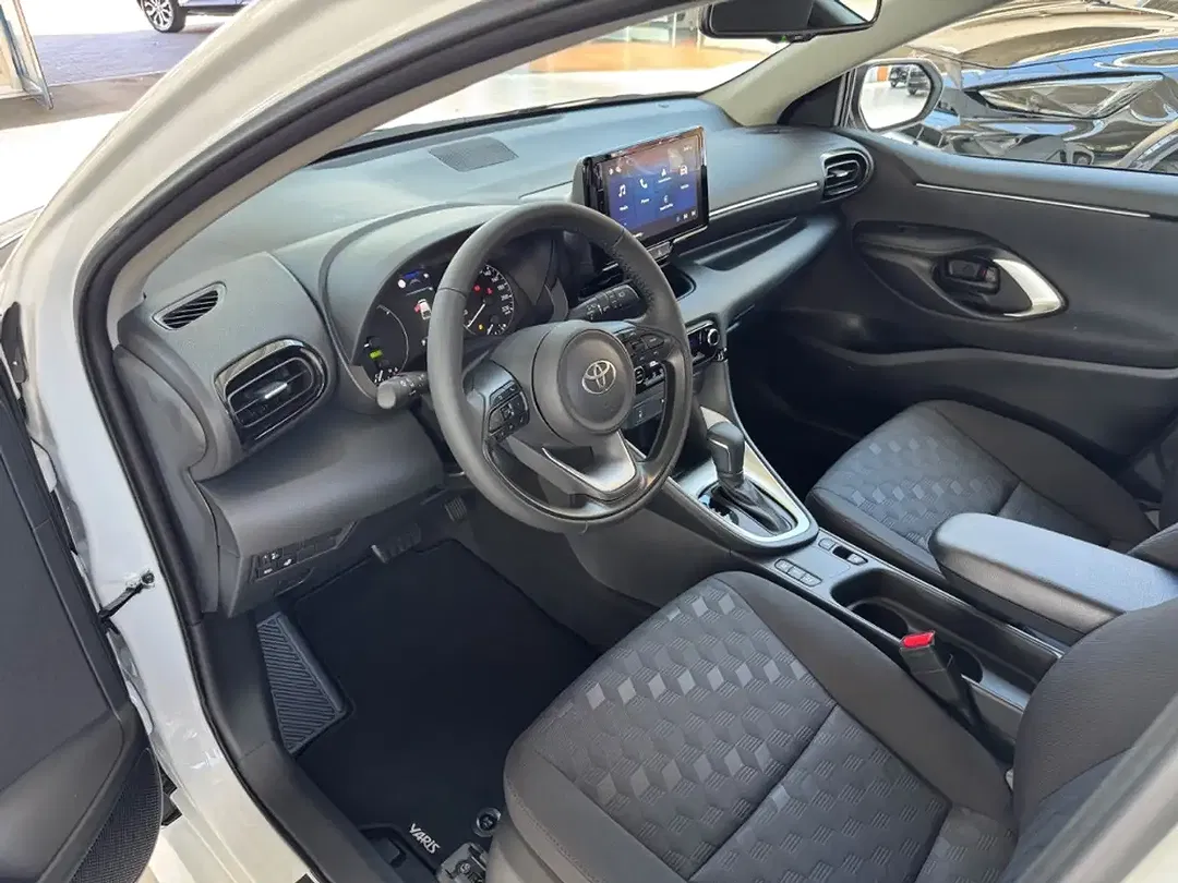 Toyota Yaris - Thumbnail 9
