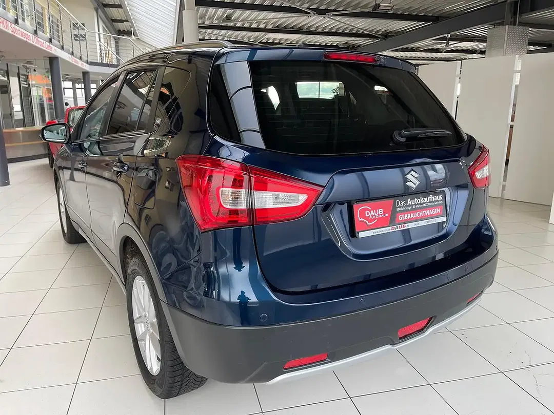Suzuki SX4 S-Cross - Thumbnail 4