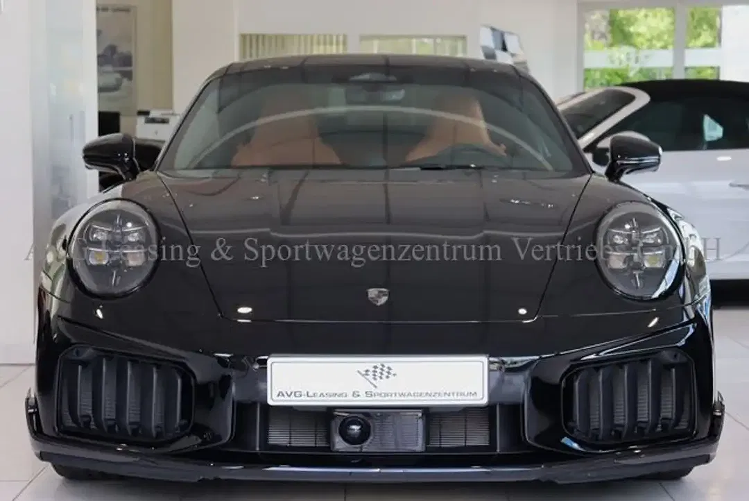 Porsche 992 - Thumbnail 3