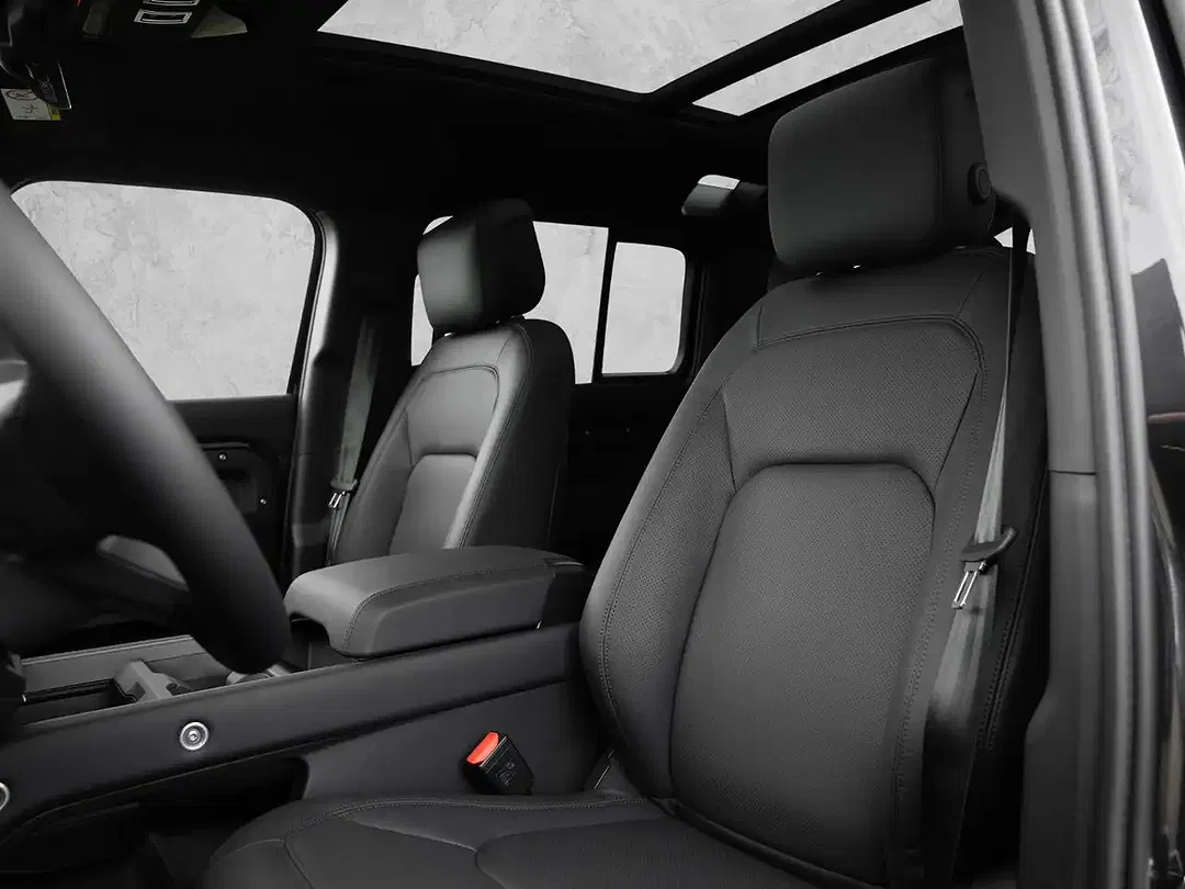 Land Rover Defender - Thumbnail 3