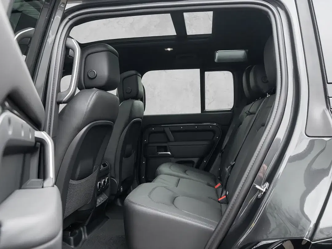 Land Rover Defender - Thumbnail 5