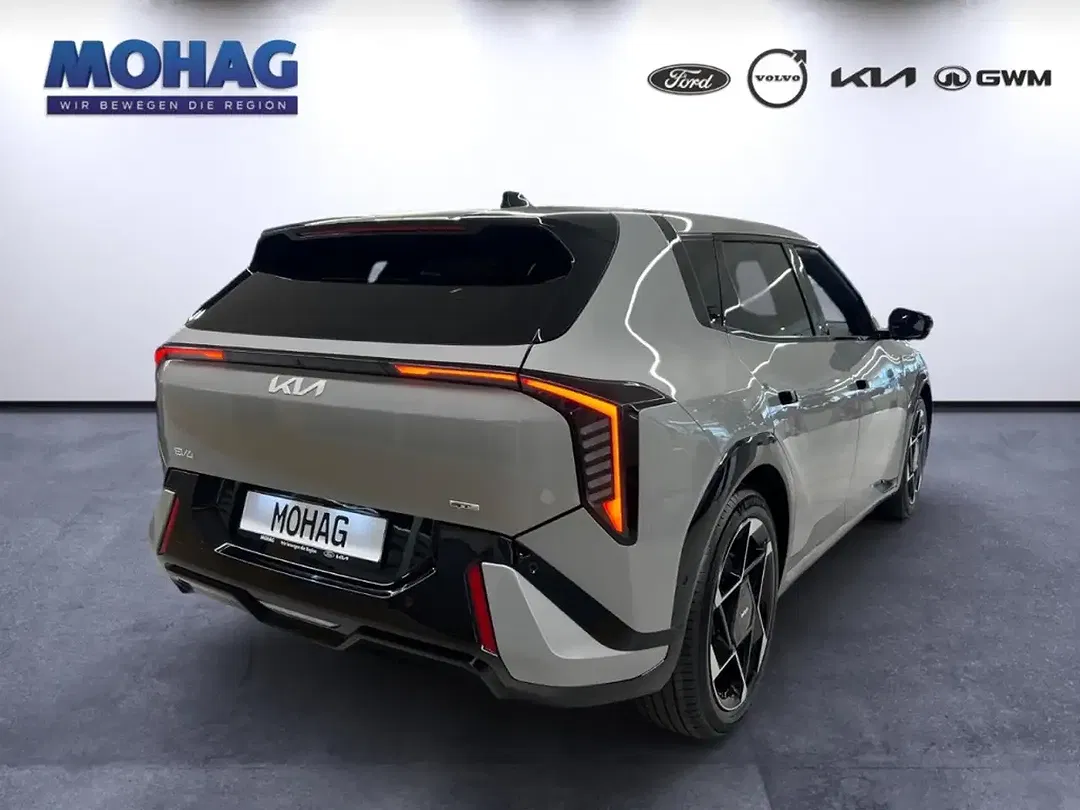 Kia EV4 - Thumbnail 3