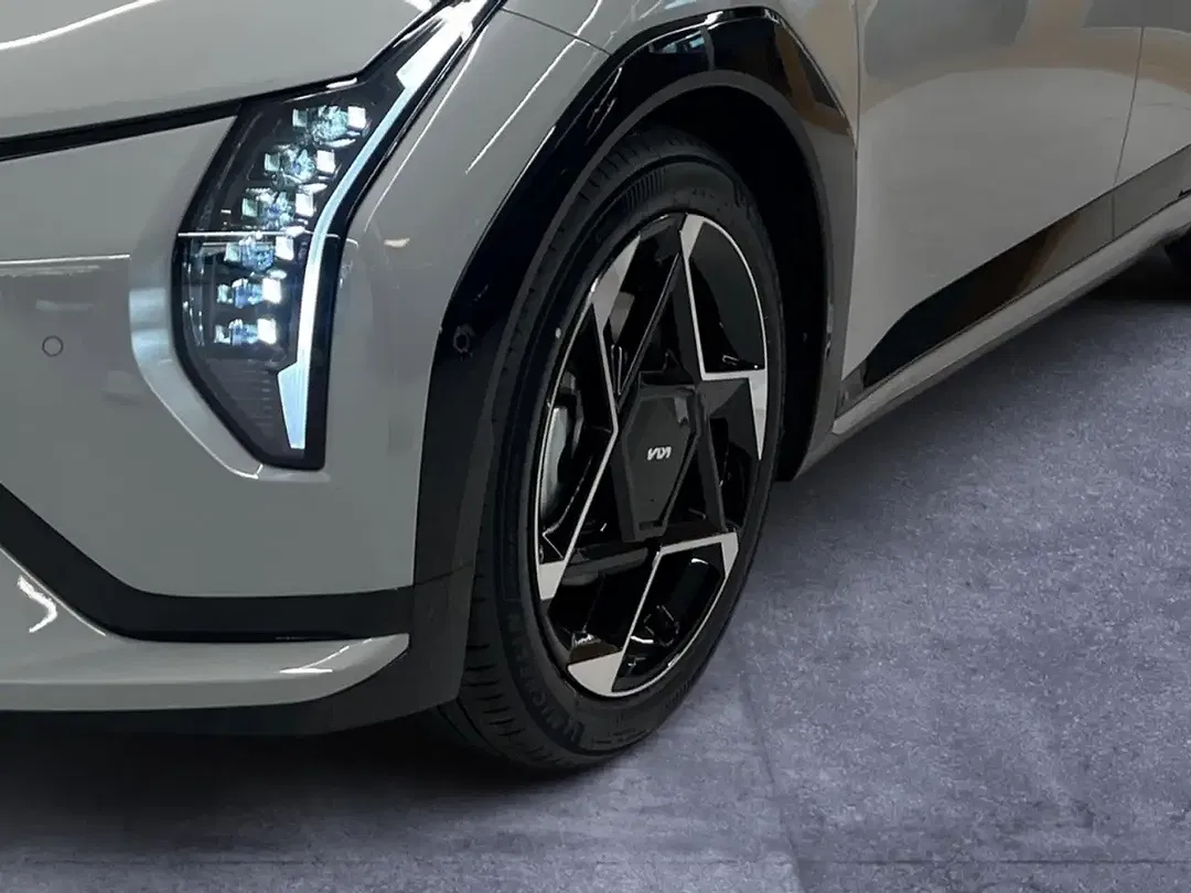 Kia EV4 - Thumbnail 6