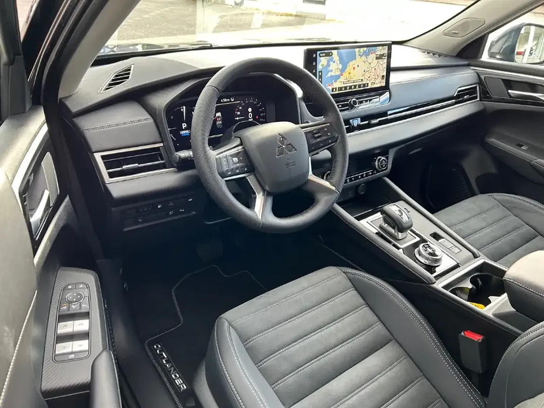 Mitsubishi Outlander - Thumbnail 5