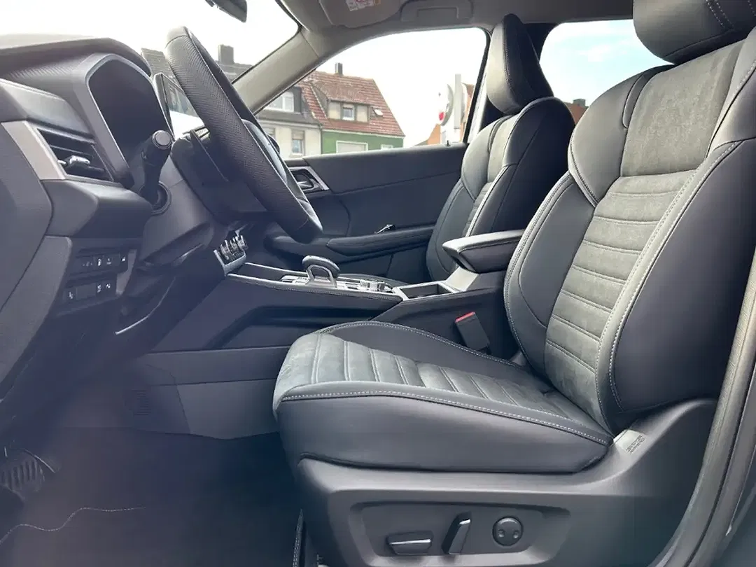 Mitsubishi Outlander - Thumbnail 7