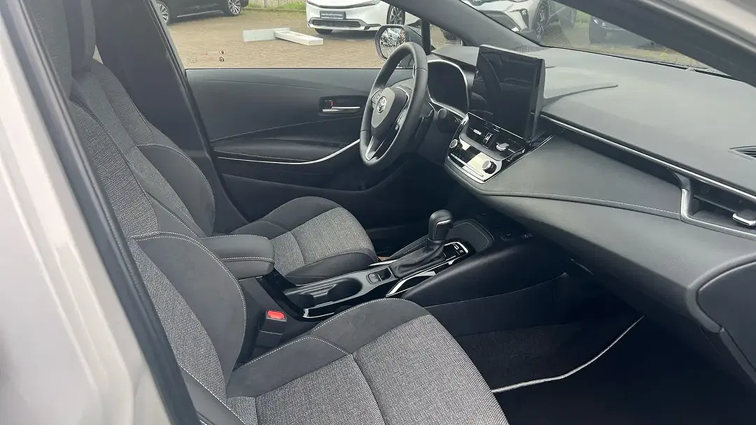Toyota Corolla - Thumbnail 6