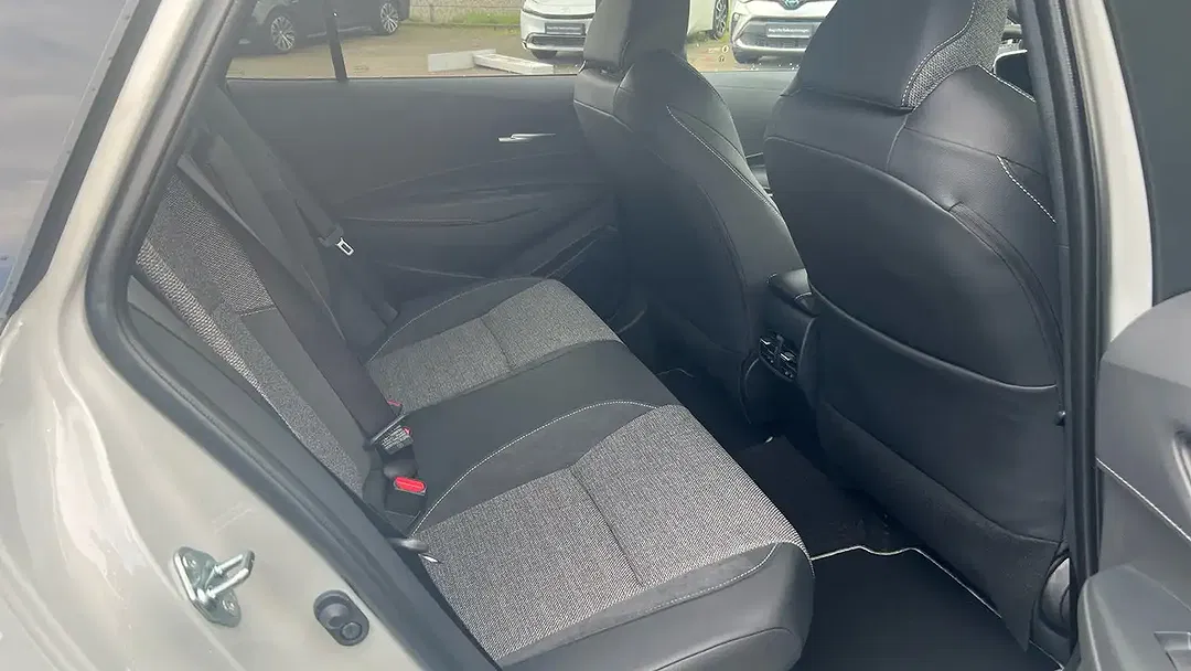 Toyota Corolla - Thumbnail 7