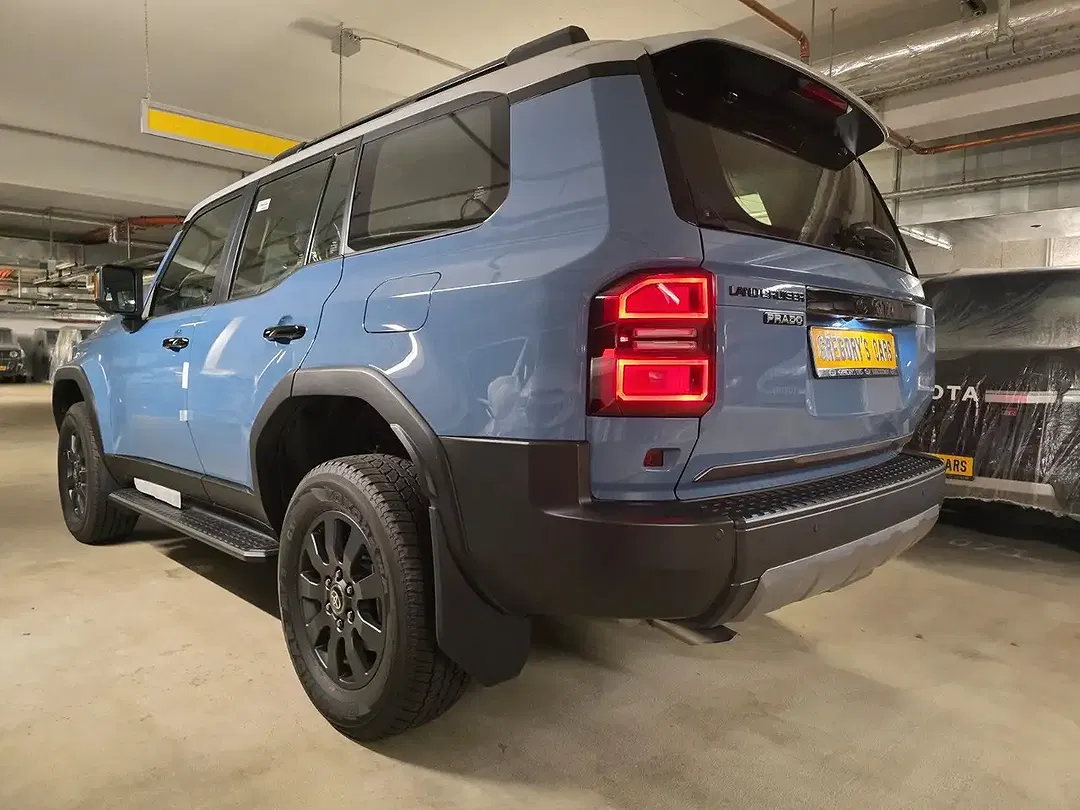 Toyota Land Cruiser - Thumbnail 3
