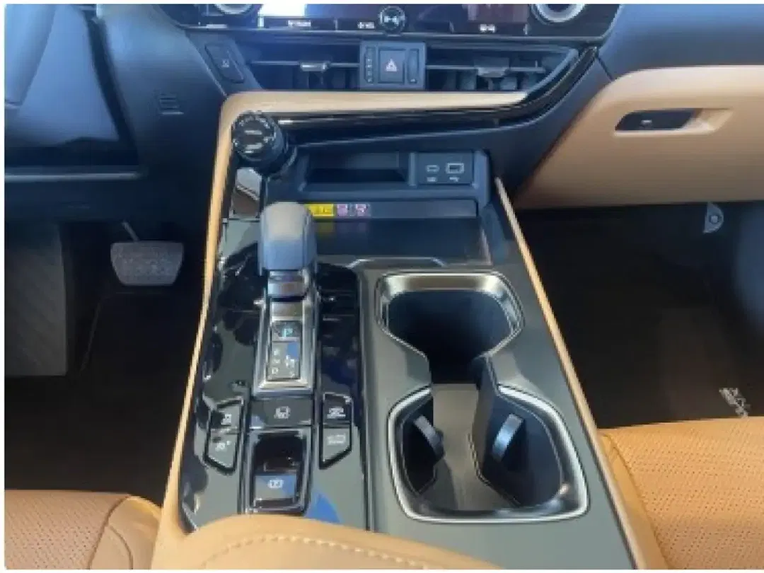 Lexus NX 450h+ - Thumbnail 10