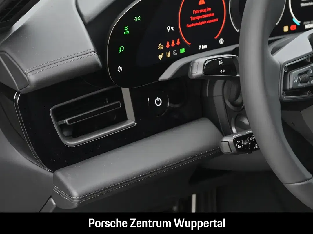 Porsche Taycan - Thumbnail 12