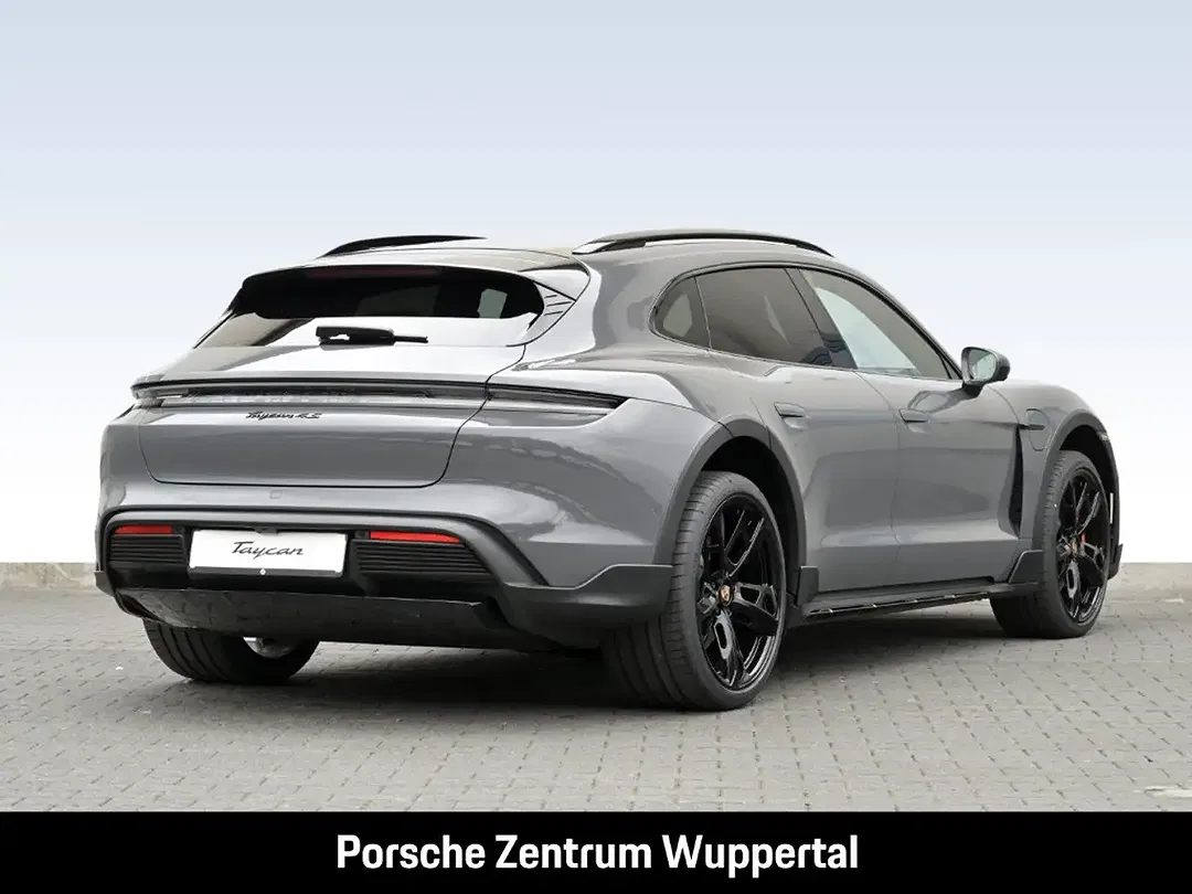 Porsche Taycan - Thumbnail 4