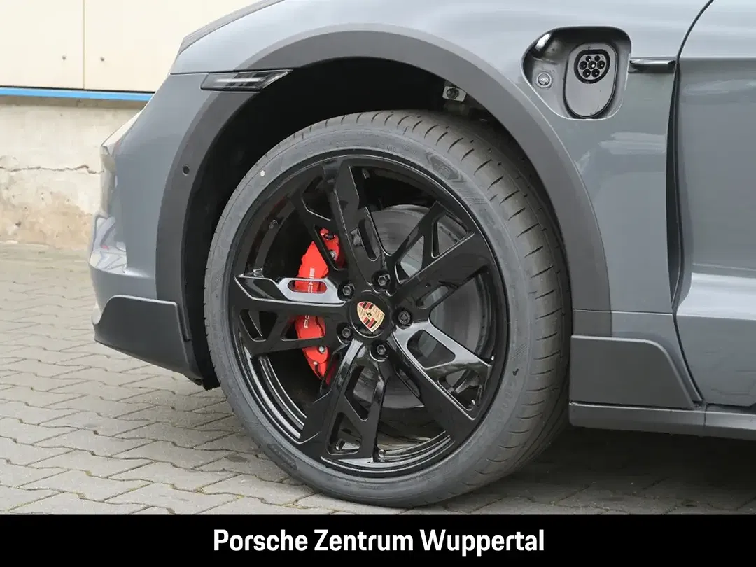 Porsche Taycan - Thumbnail 6