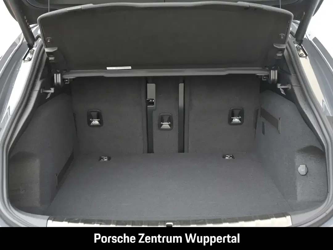 Porsche Taycan - Thumbnail 7