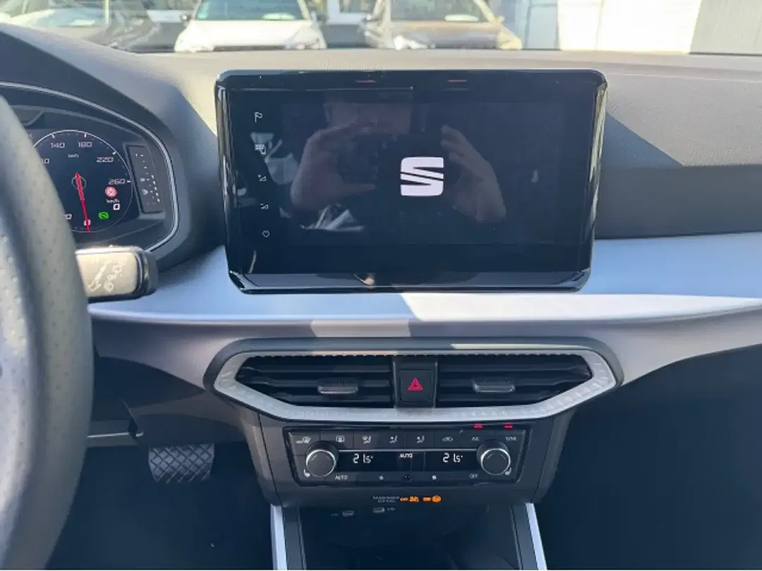 SEAT Arona - Thumbnail 13