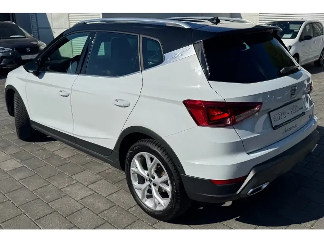 SEAT Arona - Thumbnail 3