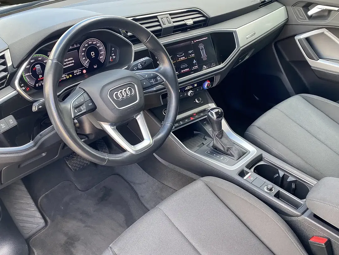 Audi Q3 - Thumbnail 2