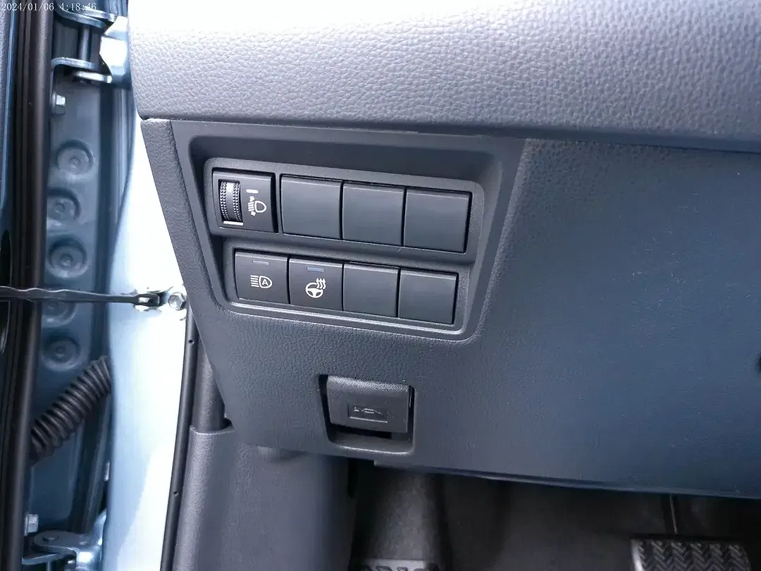 Toyota Yaris - Thumbnail 11