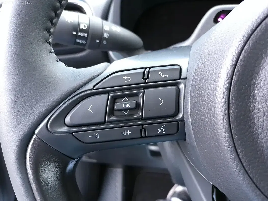 Toyota Yaris - Thumbnail 14