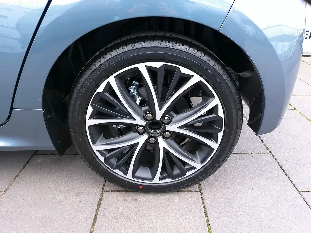 Toyota Yaris - Thumbnail 6