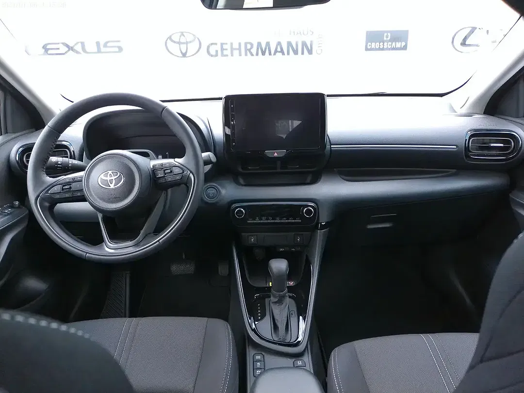 Toyota Yaris - Thumbnail 8