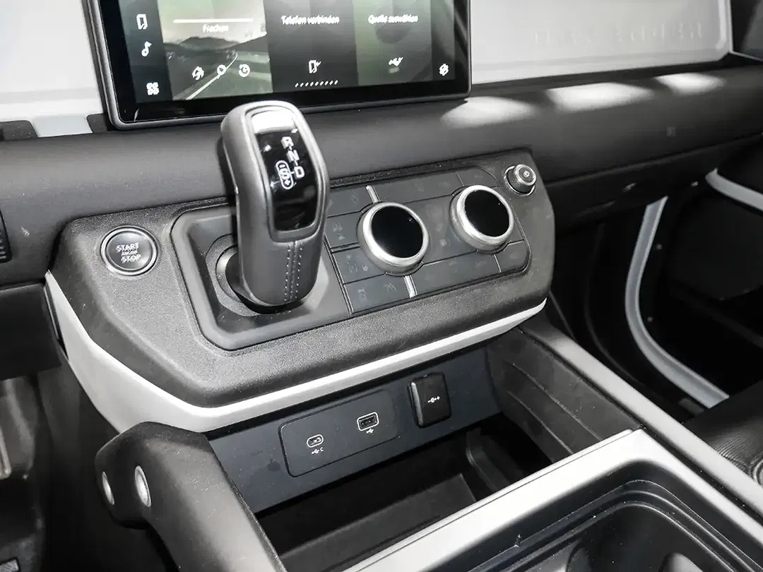 Land Rover Defender - Thumbnail 11
