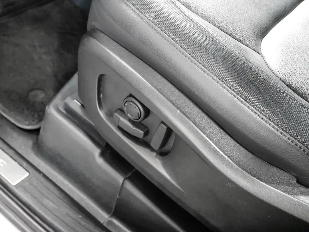 Land Rover Defender - Thumbnail 16