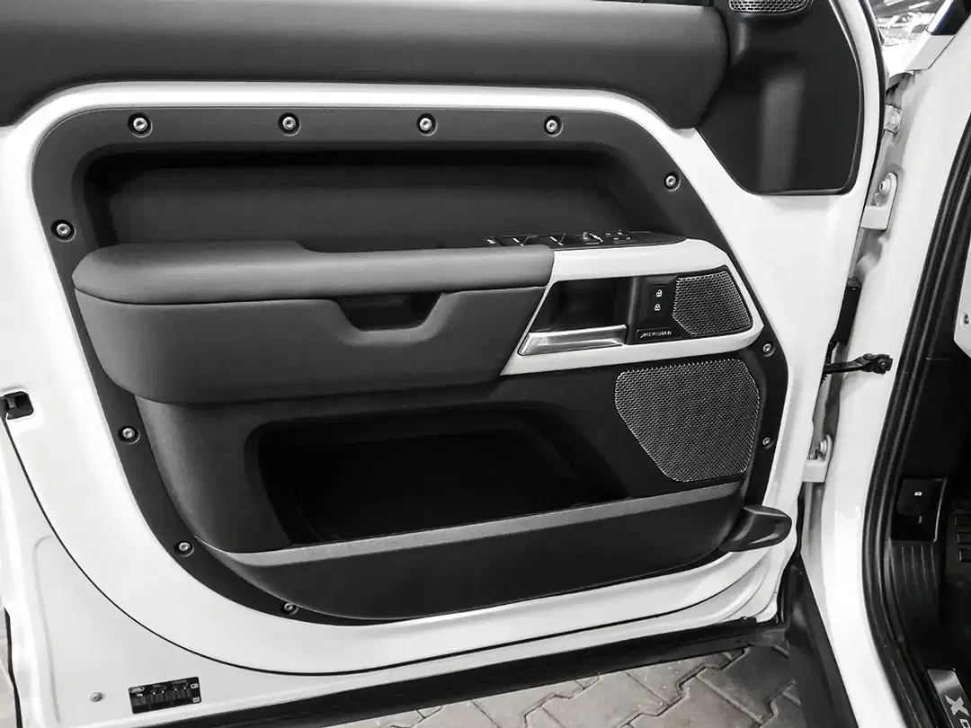 Land Rover Defender - Thumbnail 17