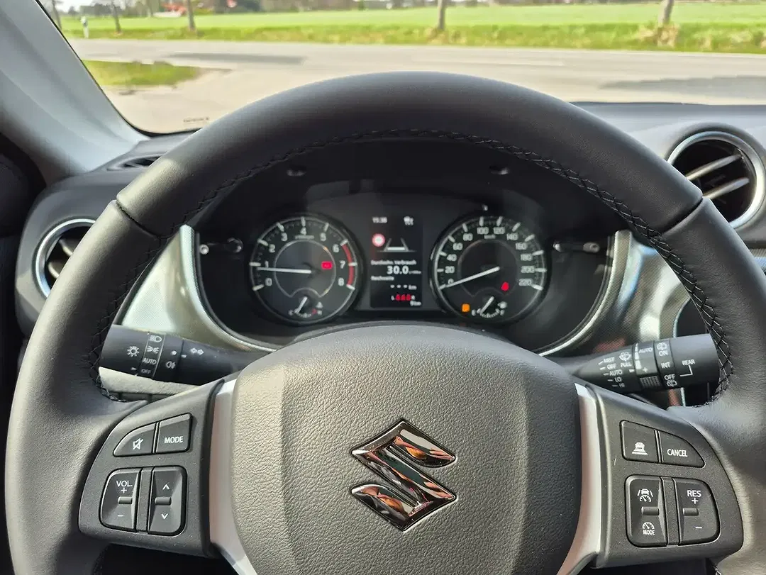 Suzuki Vitara - Thumbnail 10