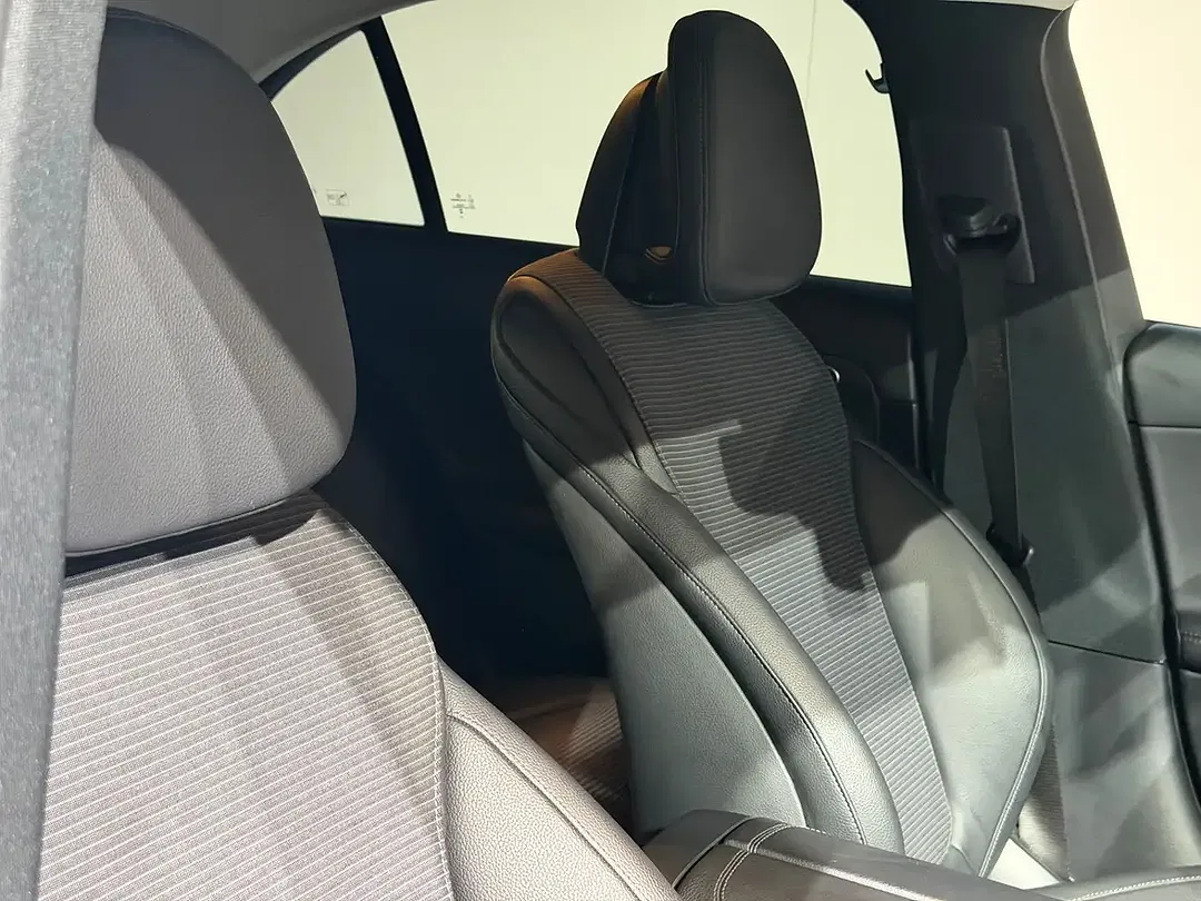 Mercedes-Benz C 200 - Thumbnail 36