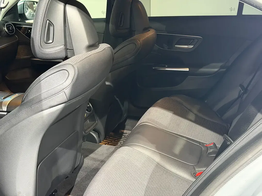 Mercedes-Benz C 200 - Thumbnail 37