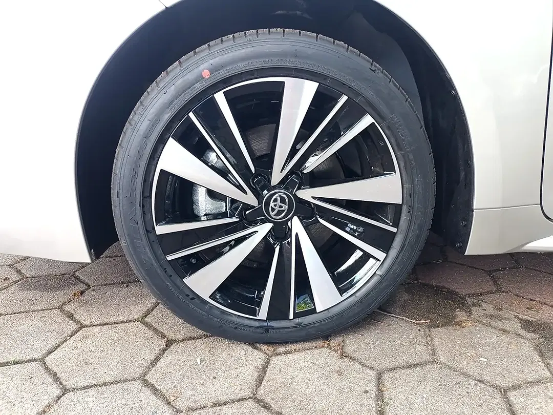 Toyota Corolla - Thumbnail 6