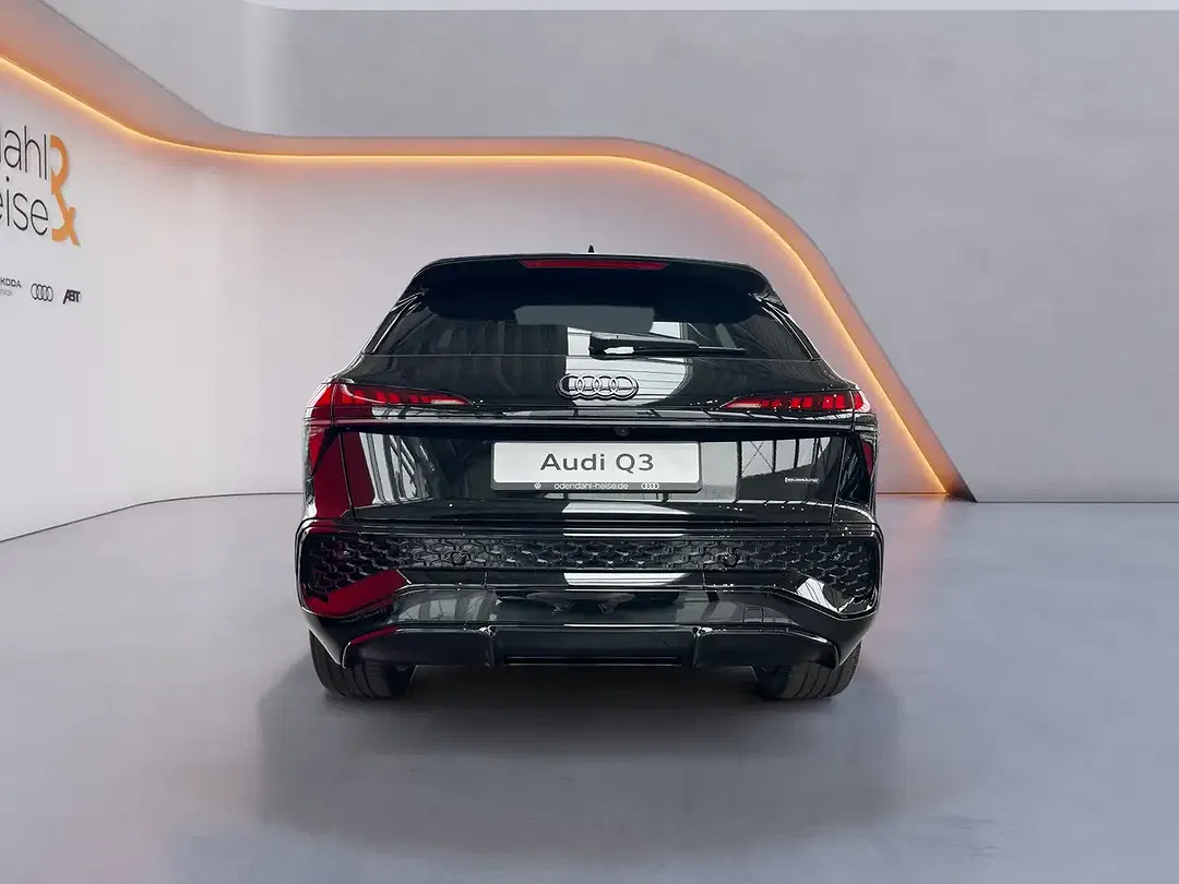 Audi Q3 - Thumbnail 3