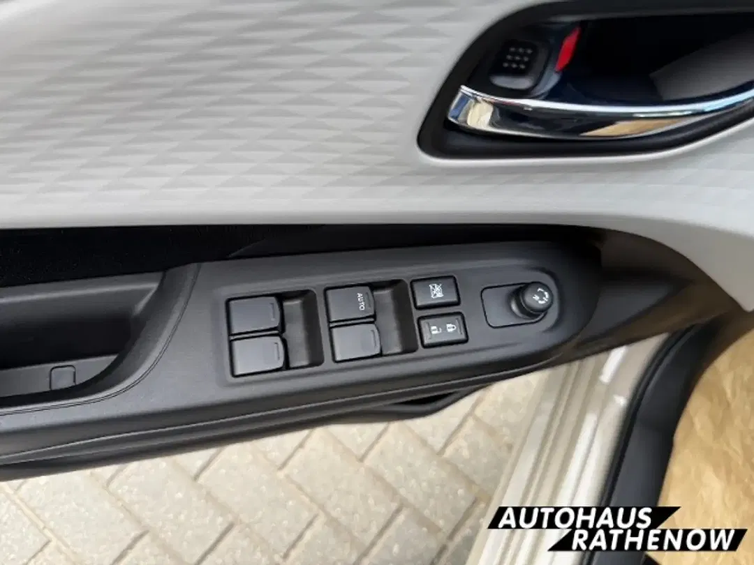 Suzuki Swift - Thumbnail 10