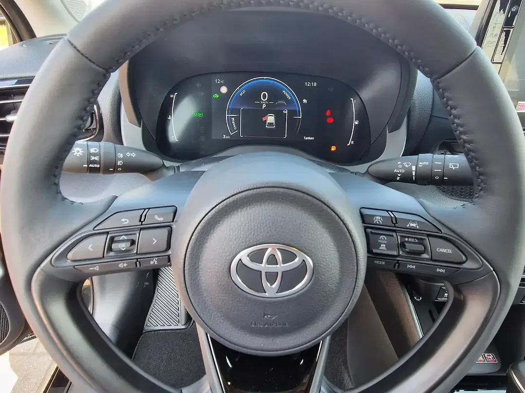 Toyota Yaris - Thumbnail 12