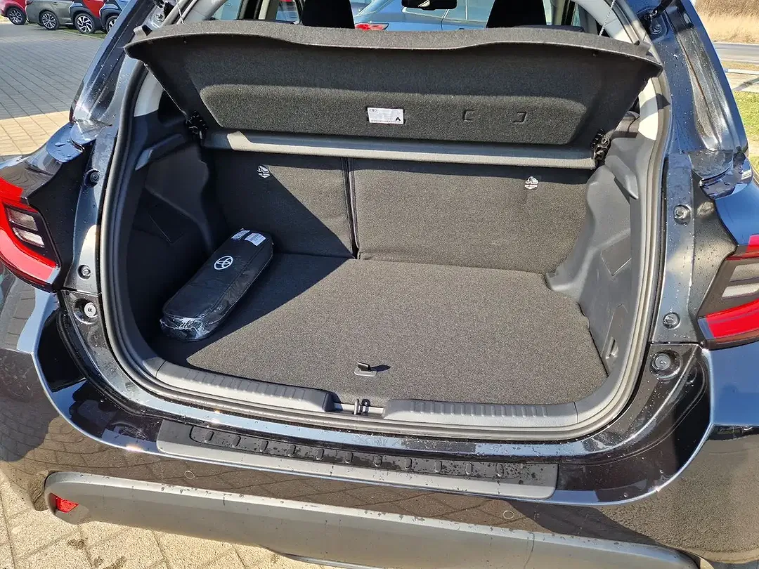 Toyota Yaris - Thumbnail 6
