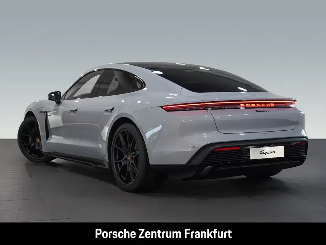 Porsche Taycan - Thumbnail 3