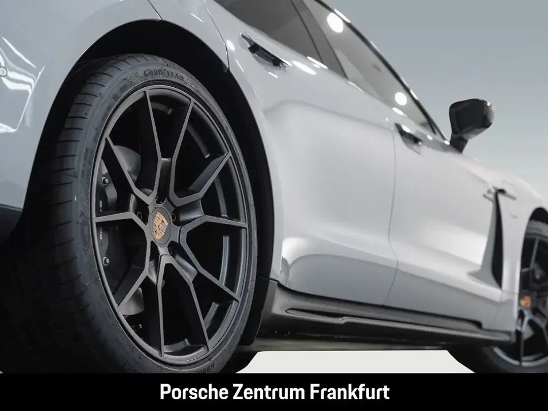 Porsche Taycan - Thumbnail 6