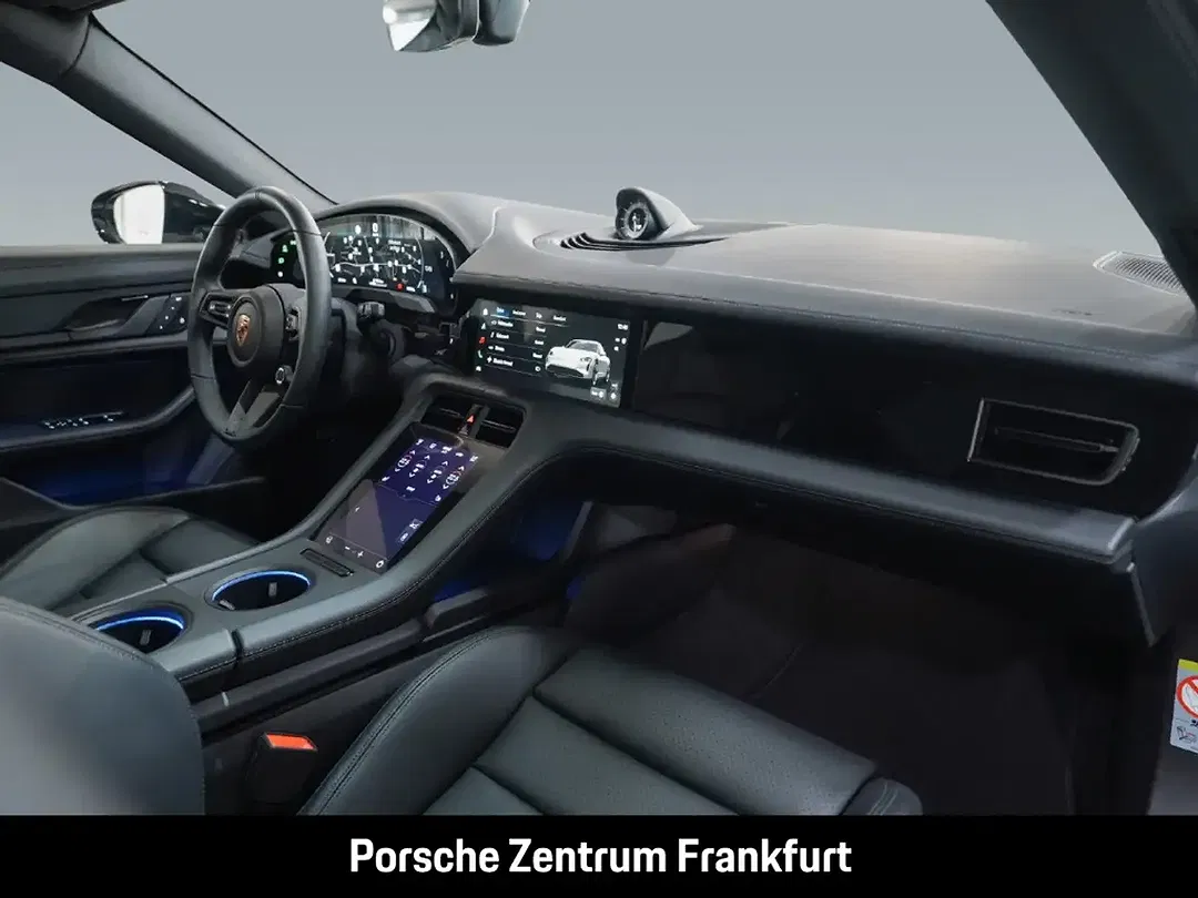 Porsche Taycan - Thumbnail 7