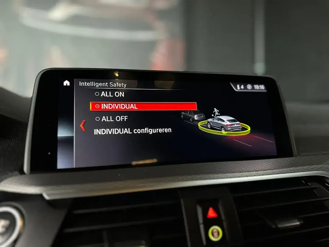 BMW X4 - Thumbnail 9