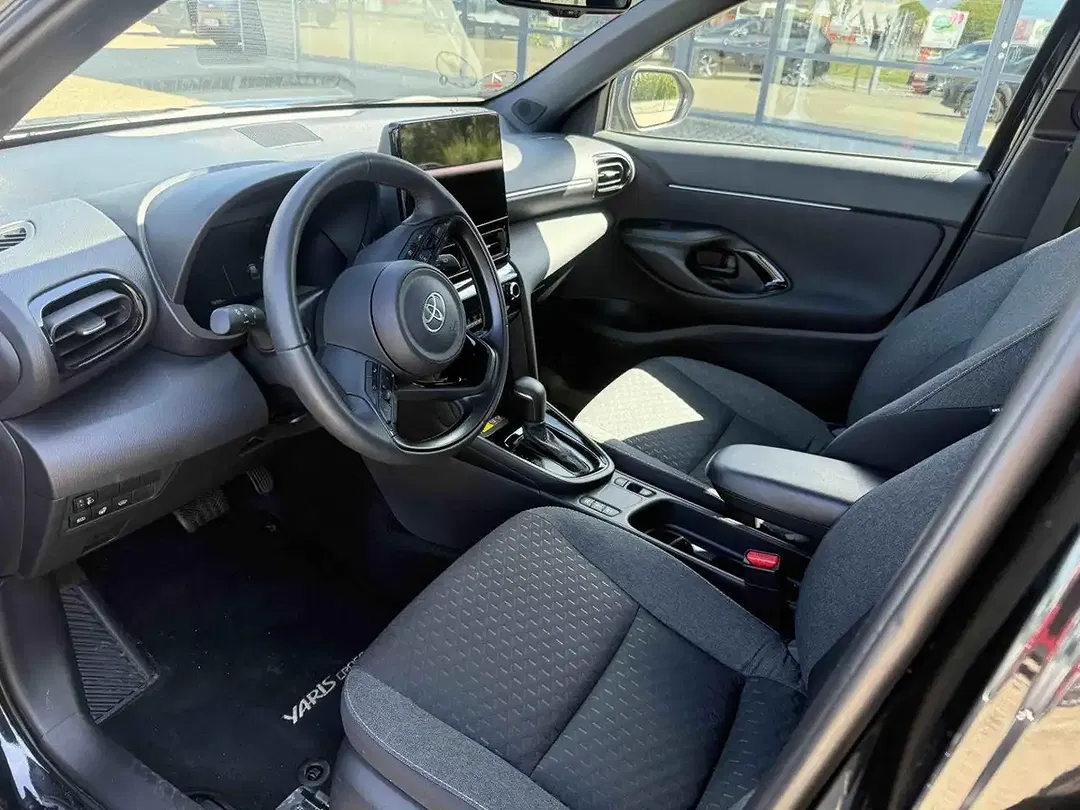 Toyota Yaris Cross - Thumbnail 2