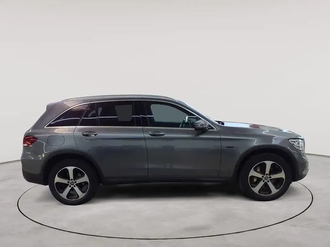 Mercedes-Benz GLC 300 - Thumbnail 3