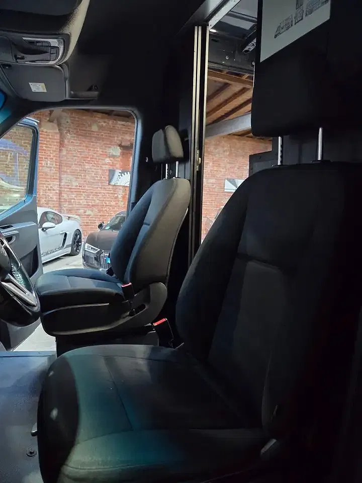 Mercedes-Benz Sprinter - Thumbnail 11
