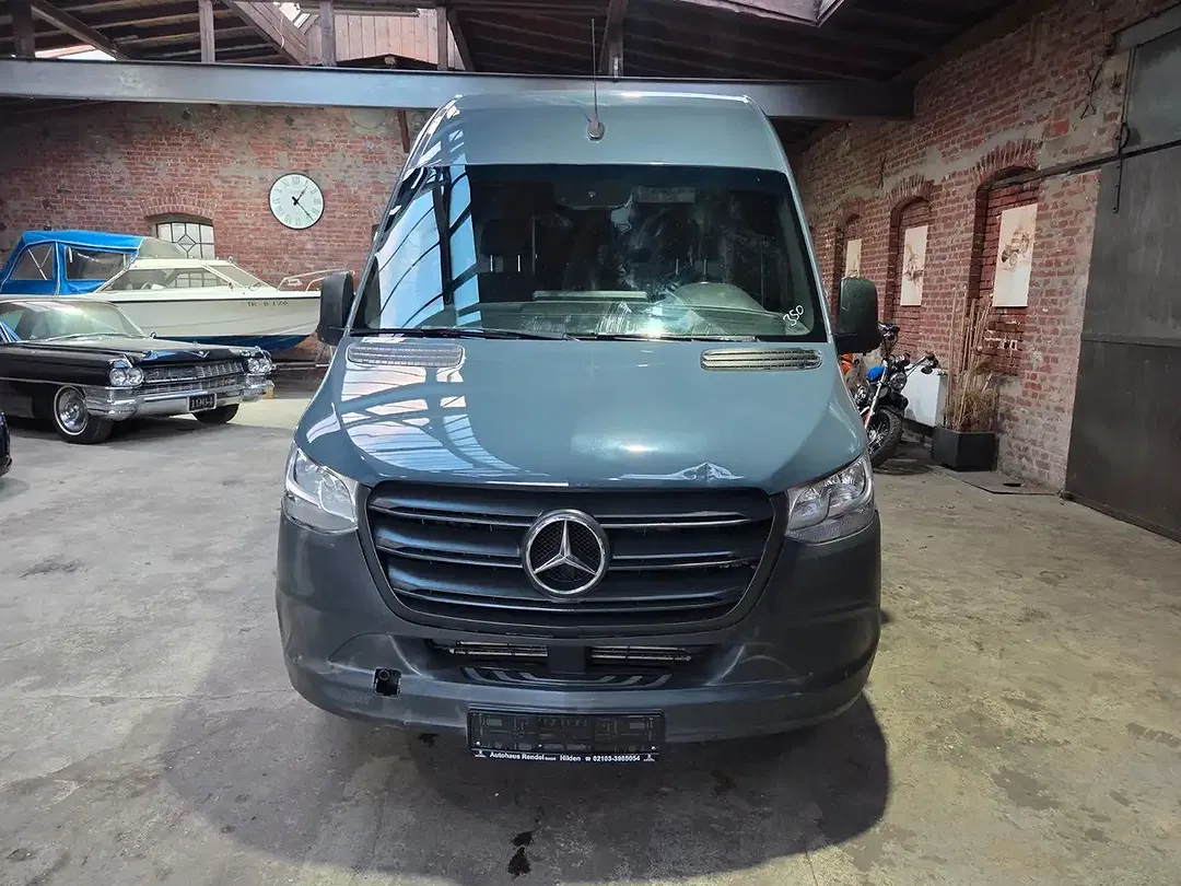 Mercedes-Benz Sprinter - Thumbnail 2